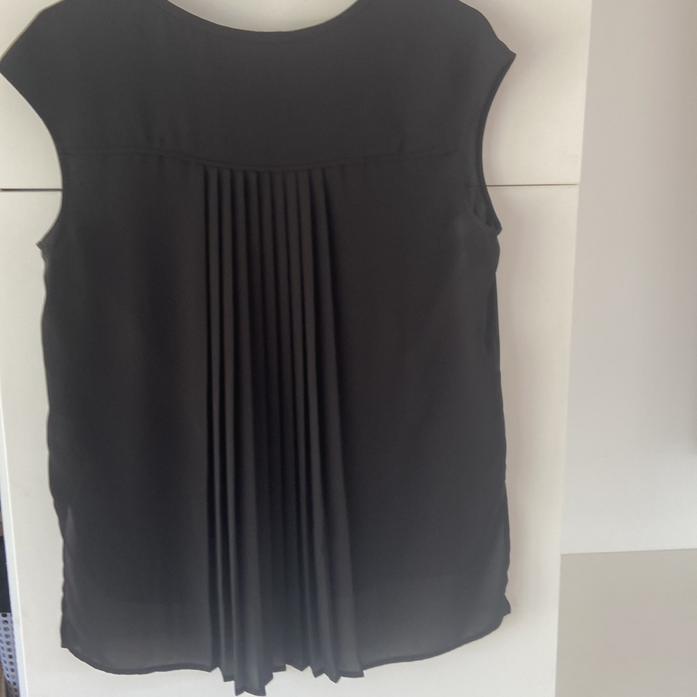 Nordstrom black top with pleated back. Size Small - Picture 2 of 3